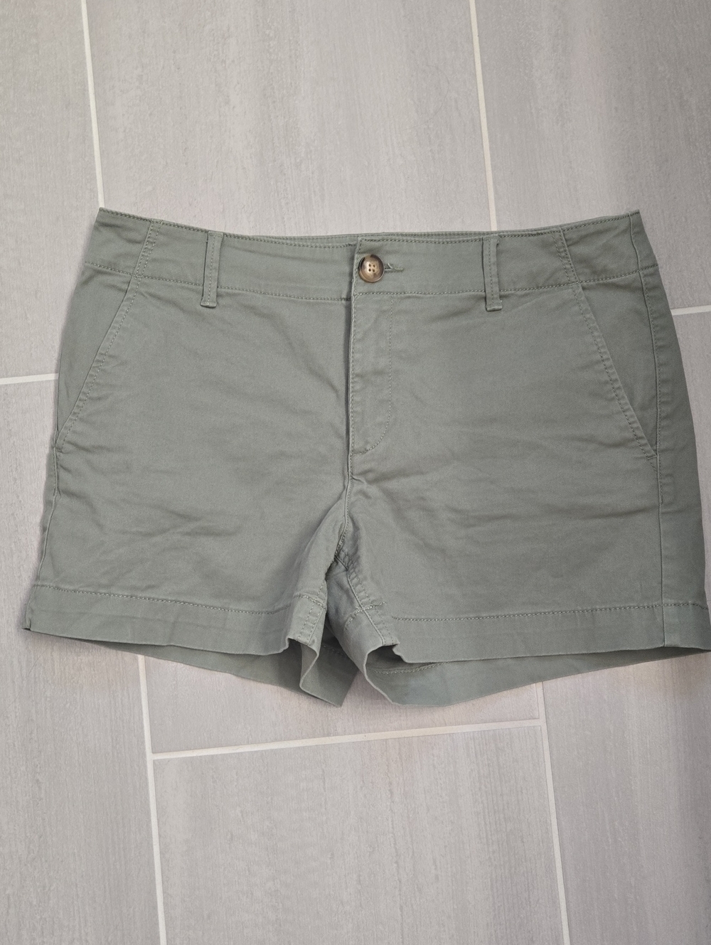 Loft Women’s The Monroe Olive Green Shorts Size 6